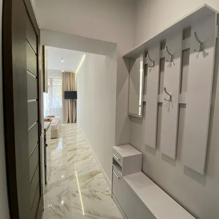 Apartment на кубійовича 17 *