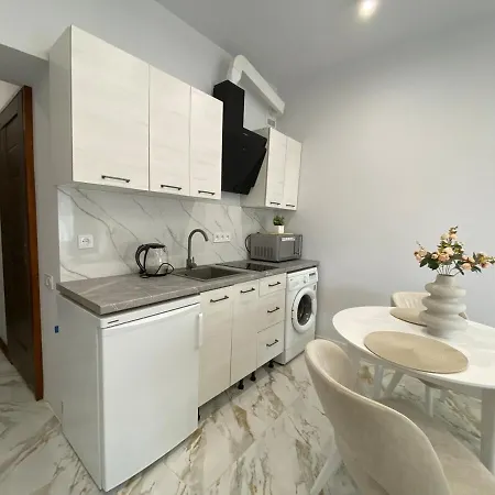 на кубійовича 17 Apartment *